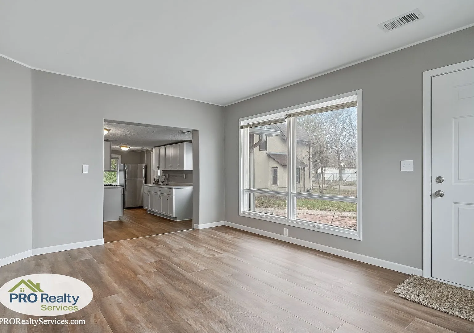3 Bedroom Home in Columbia Heights — Photo 3