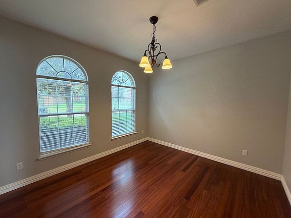 3rd image of 1609 Simsbury Dr