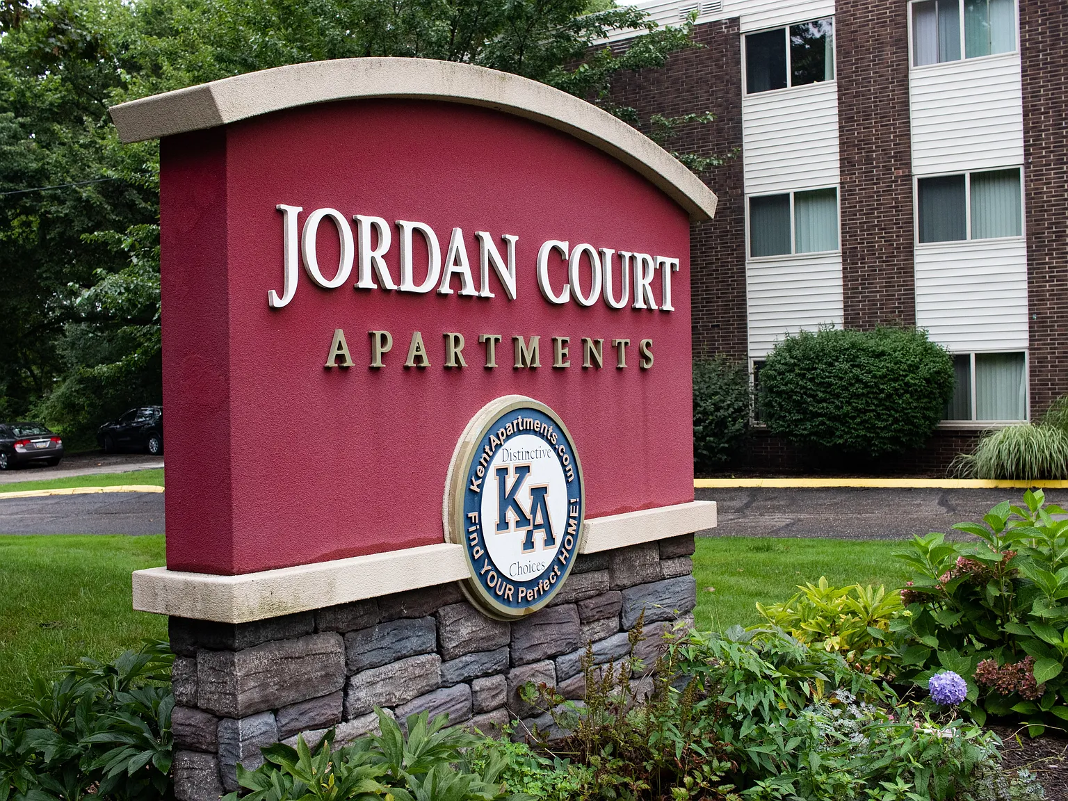 Jordan Court Apartments — Photo 2