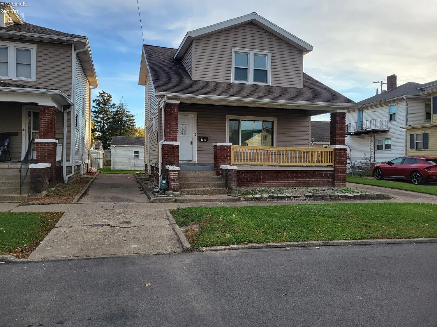 1318 Tyler St photo 1