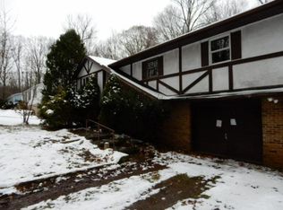30 Mountain Crest Dr, Lake Ariel, PA 18436