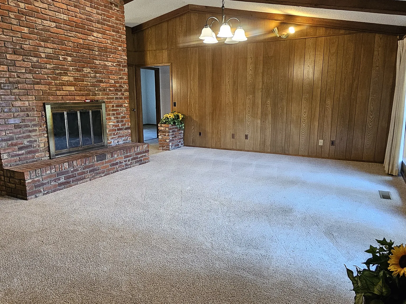 3 bed, 1700 sqft, $1,600 — Photo 2