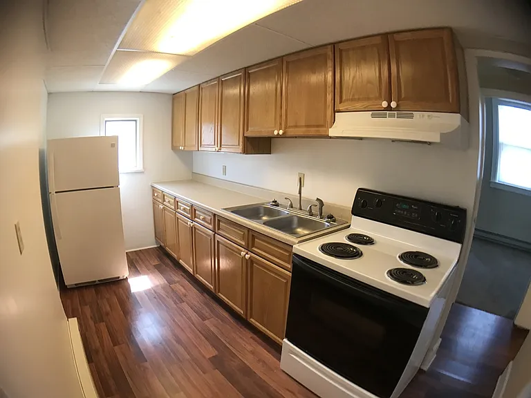 562-564 E Maiden St — Photo 6