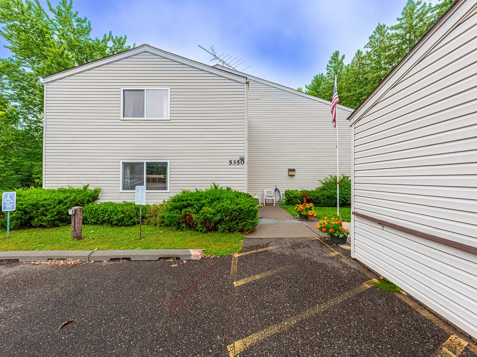 1 bed, 600 sqft, $1,050 — Photo 2
