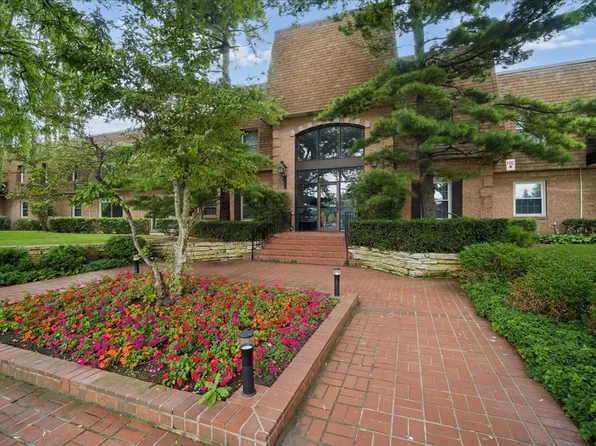 1220 Park Ave W APT 132, Highland Park, IL 60035