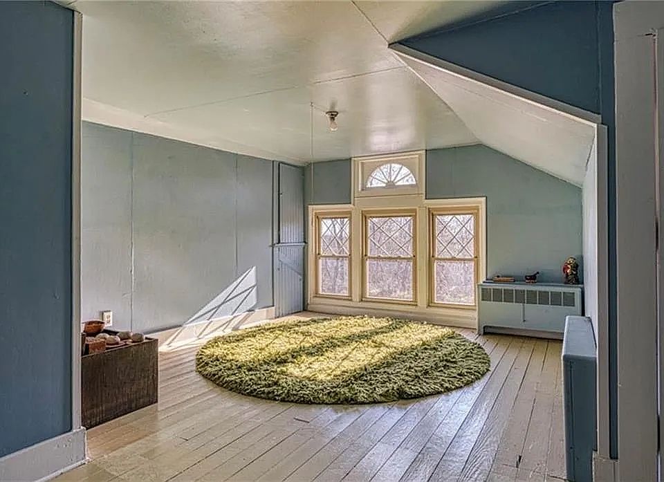 1st image of 62 Convent Rd #0
