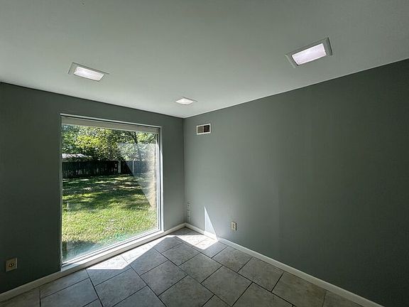 4th image of 3739 Winderwood Cir