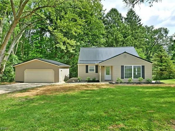 1911 Hubbard Thomas Rd, Hubbard, OH 44425