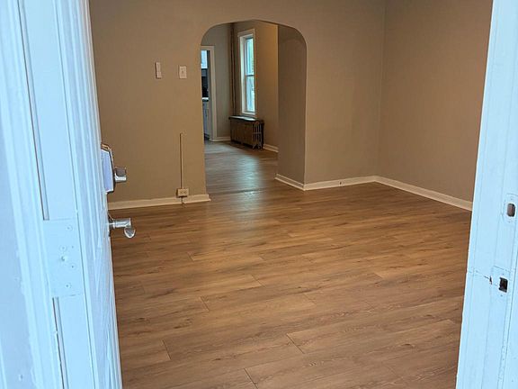 4th image of 359 New St #1/2