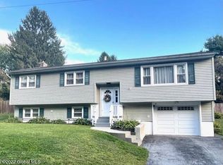 21 Clearview Blvd, Castleton, NY 12033