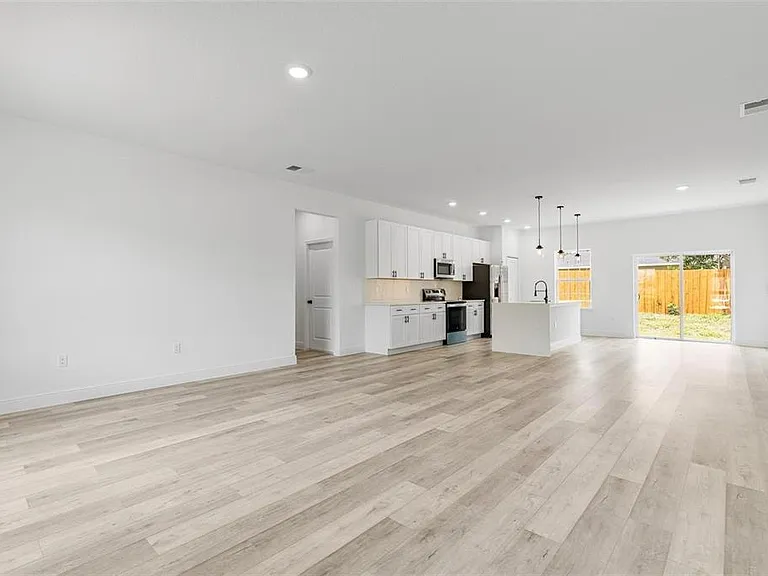 324 Marion Oaks Trl — Photo 4