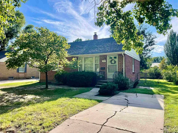1863 S Parkwood Ln, Wichita, KS 67218