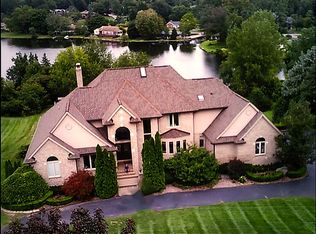6953 Meadowlake Rd, Bloomfield Hills, MI 48301