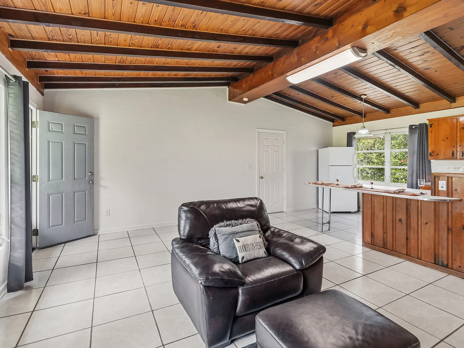 2 bed, 1050 sqft, $2,800 — Photo 2