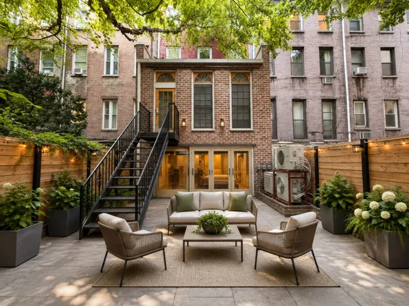 135 West 15th Street image 1 of 11
