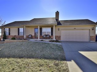900 Winston Ct, Hillsboro, MO 63050