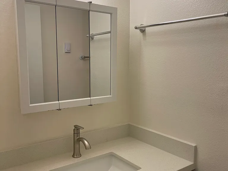 9421 Avondale Rd NE #13 — Photo 9
