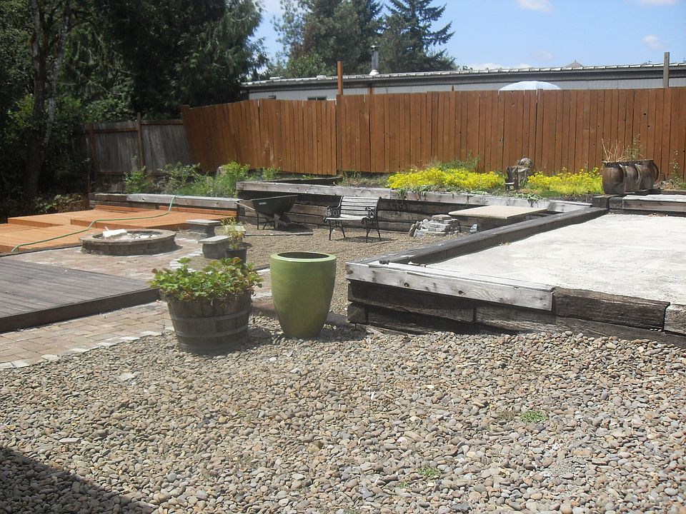 2nd image of 945 5th St