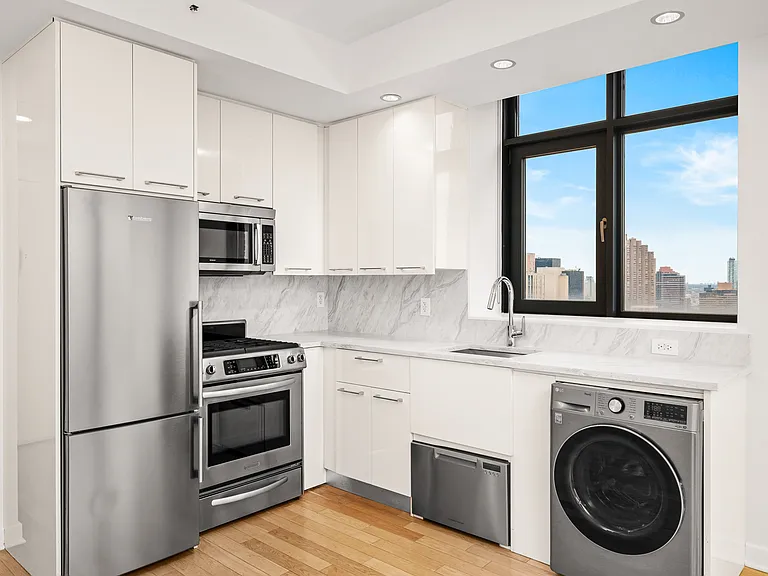 49 E 34th St #15B — Photo 4