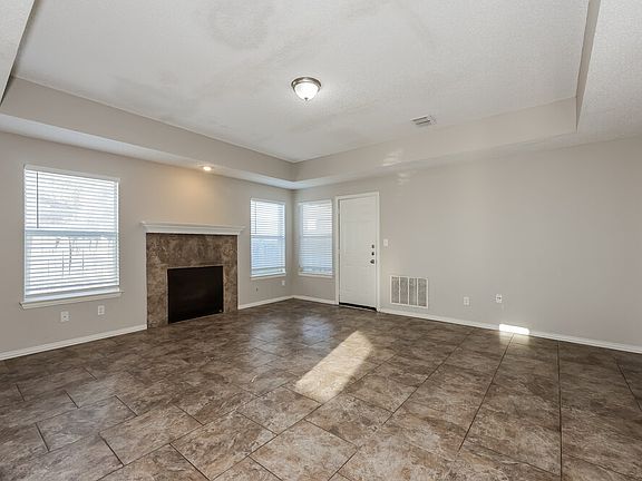 4th image of 520 Picketts Dr