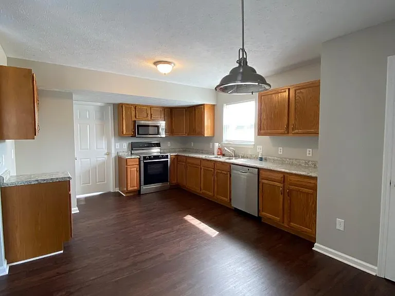 3396 Hopkins Dr — Photo 5