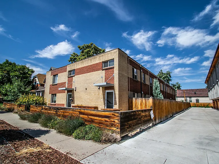 Altair Apartments — Photo 8