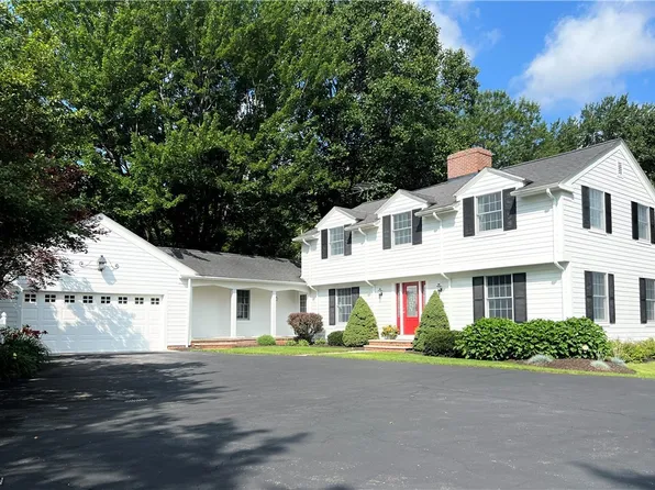 6719 Gates Mills Blvd, Gates Mills, OH 44040