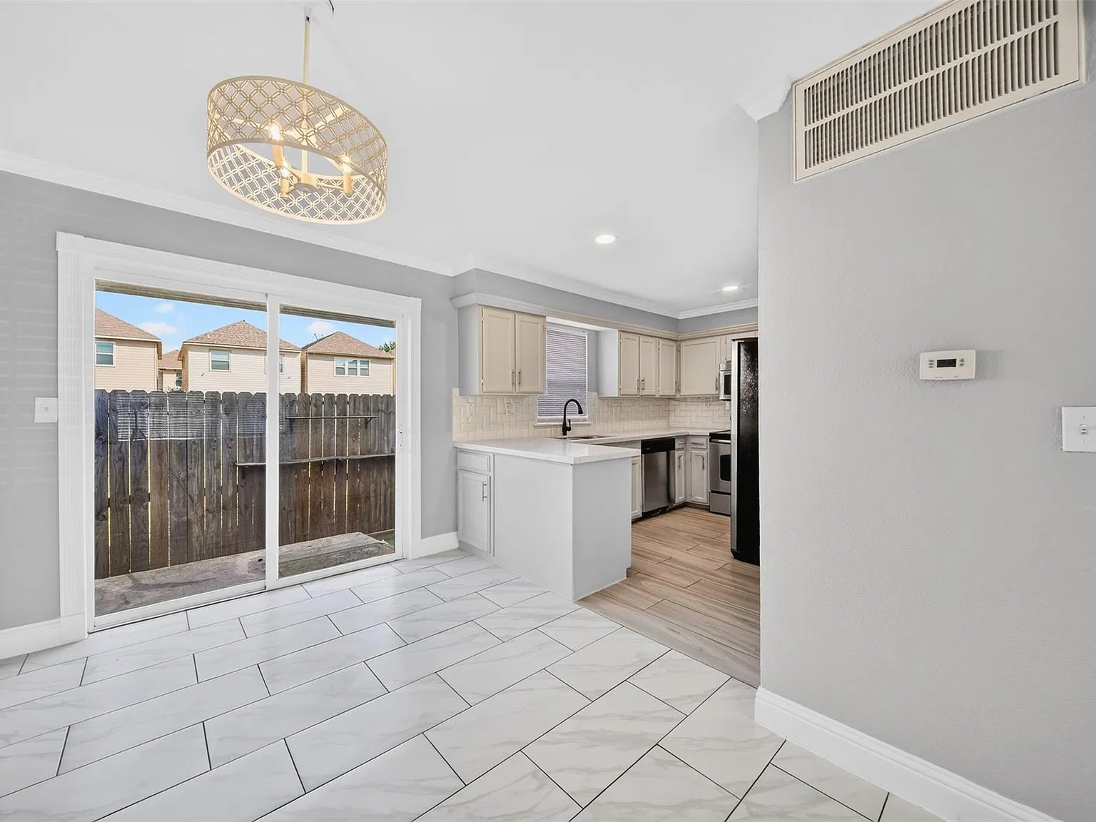 2 bed, 1.5 bath, 1068 sqft, $1,575 — Photo 3
