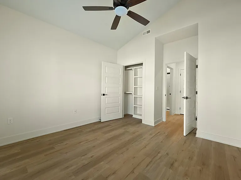100 & 102 Amberwood Ct — Photo 32