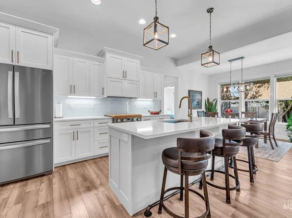 2226 Coolwater St, Twin Falls, ID 83301