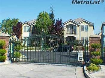 1st image of 3081 English Oak Cir