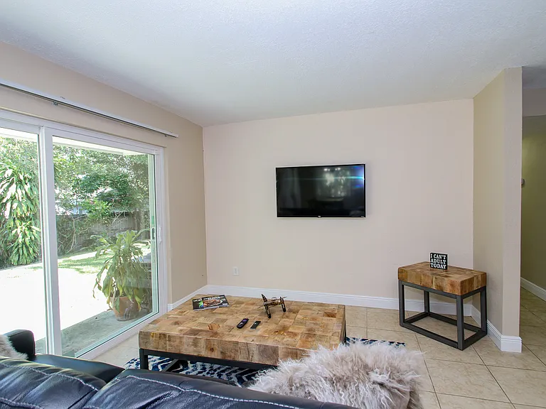 10926 N 29th Streethillsborough Country — Photo 20