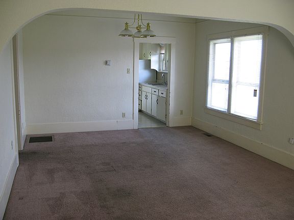 3rd image of 1427 E Fairbanks St