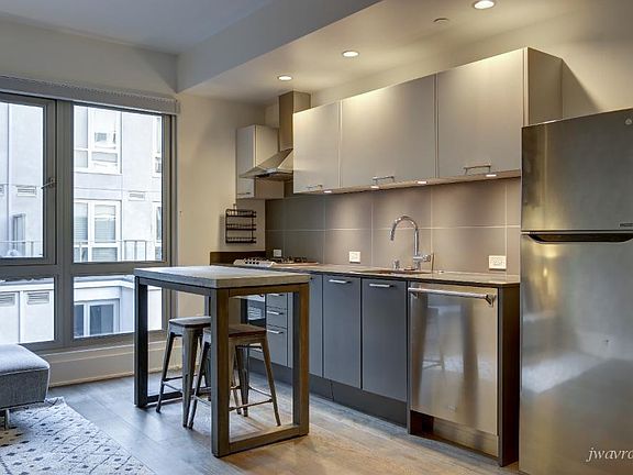 4th image of 1075 Market St #605U