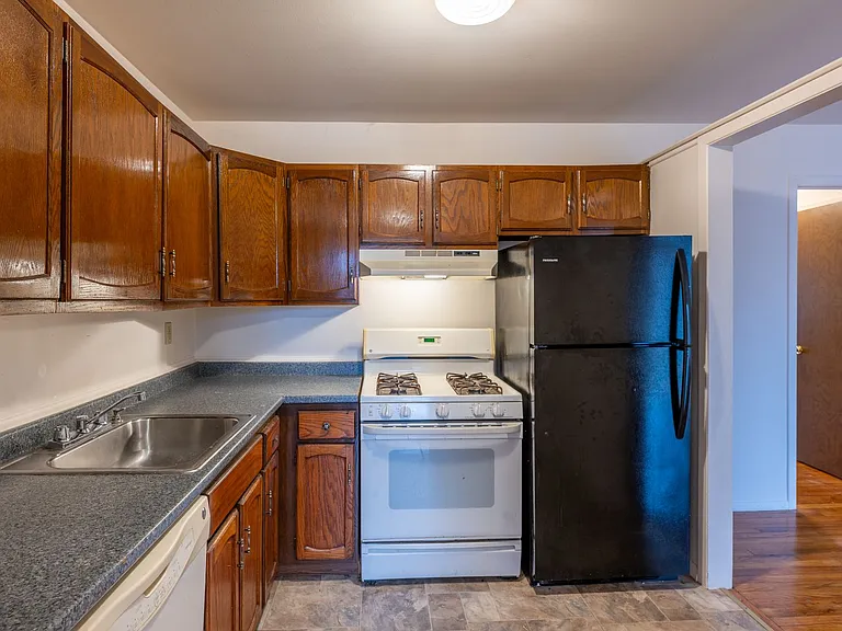 Parkside Apartments at Croton On Hudson — Photo 4
