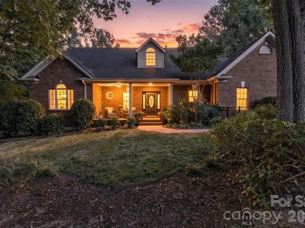 232 Pebble Stone Ln, Matthews, NC 28104