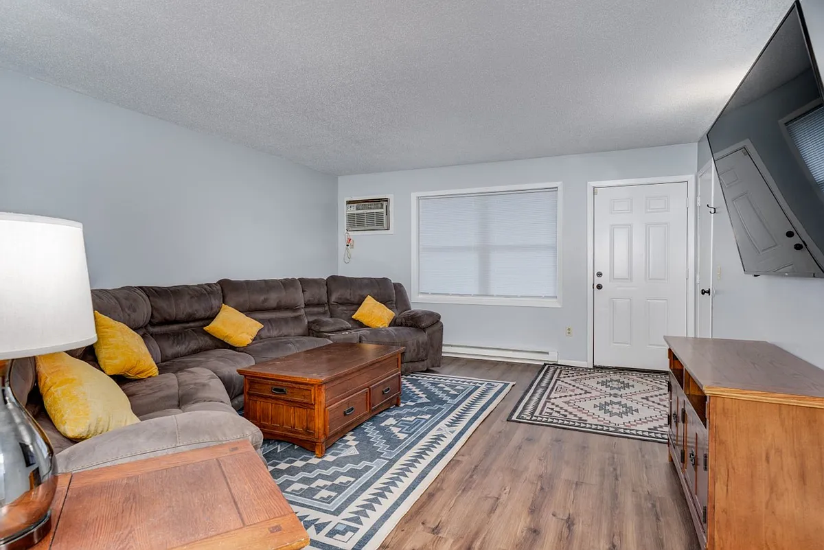 Building Photo - Doman Dr