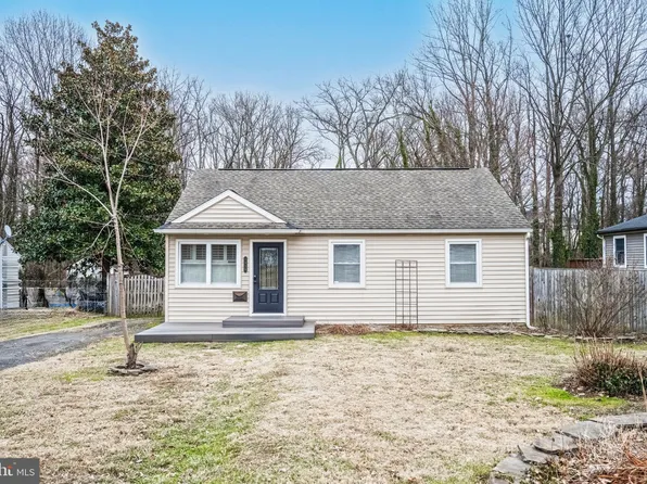 1939 Pimmit Dr, Falls Church, VA 22043