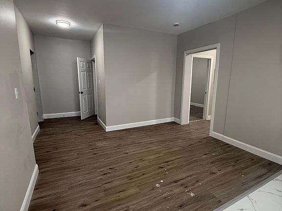 2nd image of 408 Leslie St #2R