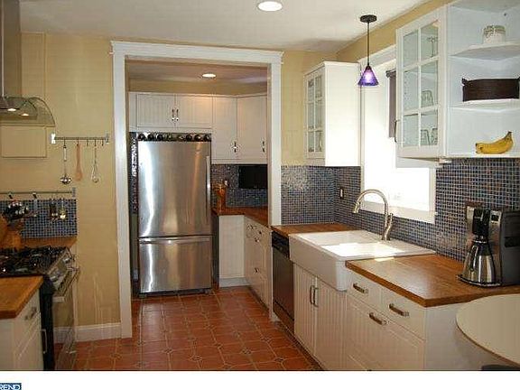 3rd image of 303 Eldon Ave