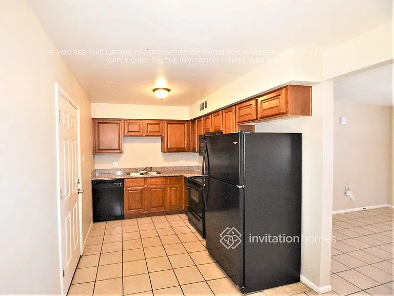 4422 S Park Dr — Photo 6