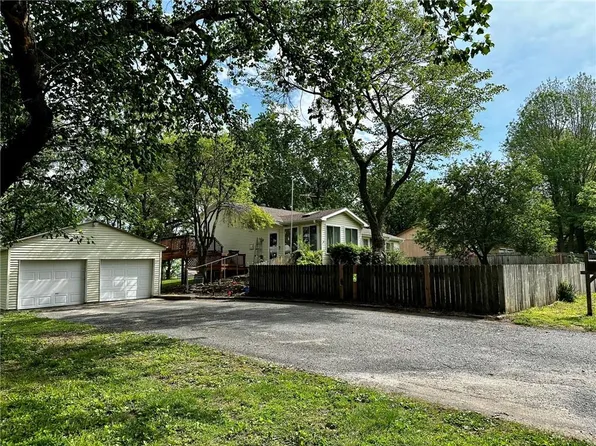 601 N 2nd Ter, Troy, KS 66087