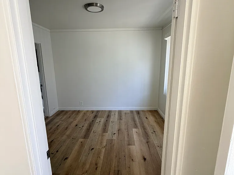 Sunset Park Apartments — Photo 20