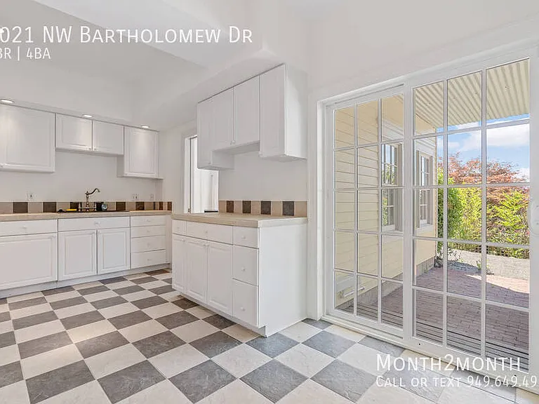 9021 NW Bartholomew Dr — Photo 33