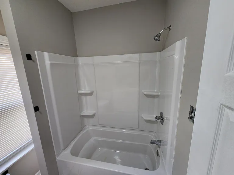 302 N Lombard St — Photo 5