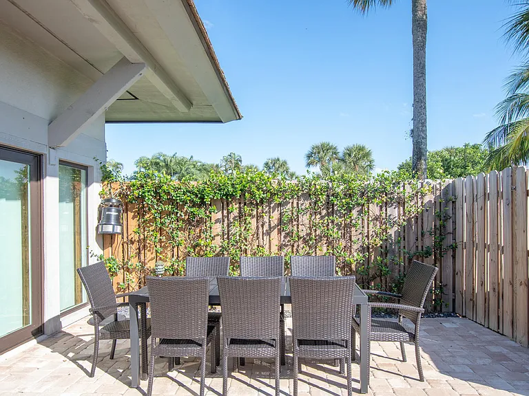 11792 Wimbledon Cir — Photo 24