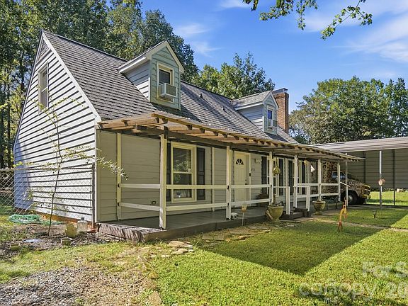 3rd image of 6333 Round Hill Rd