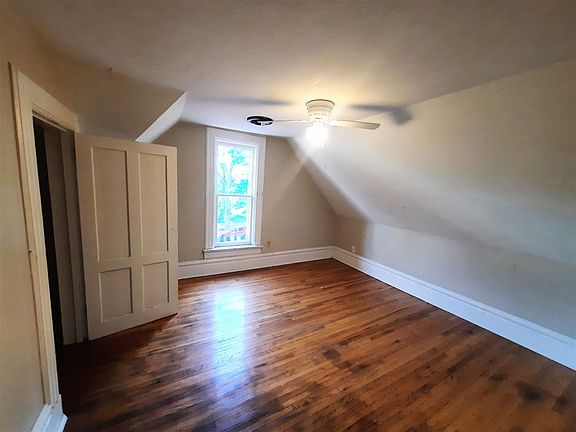 4th image of 1622 4th Ave