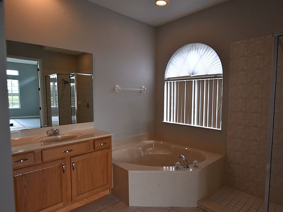 4th image of 1706 Swallowtail Ln