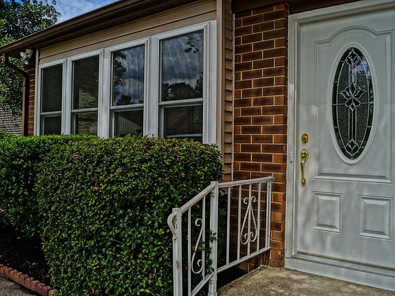 2nd image of 21A Maplewood Dr #52